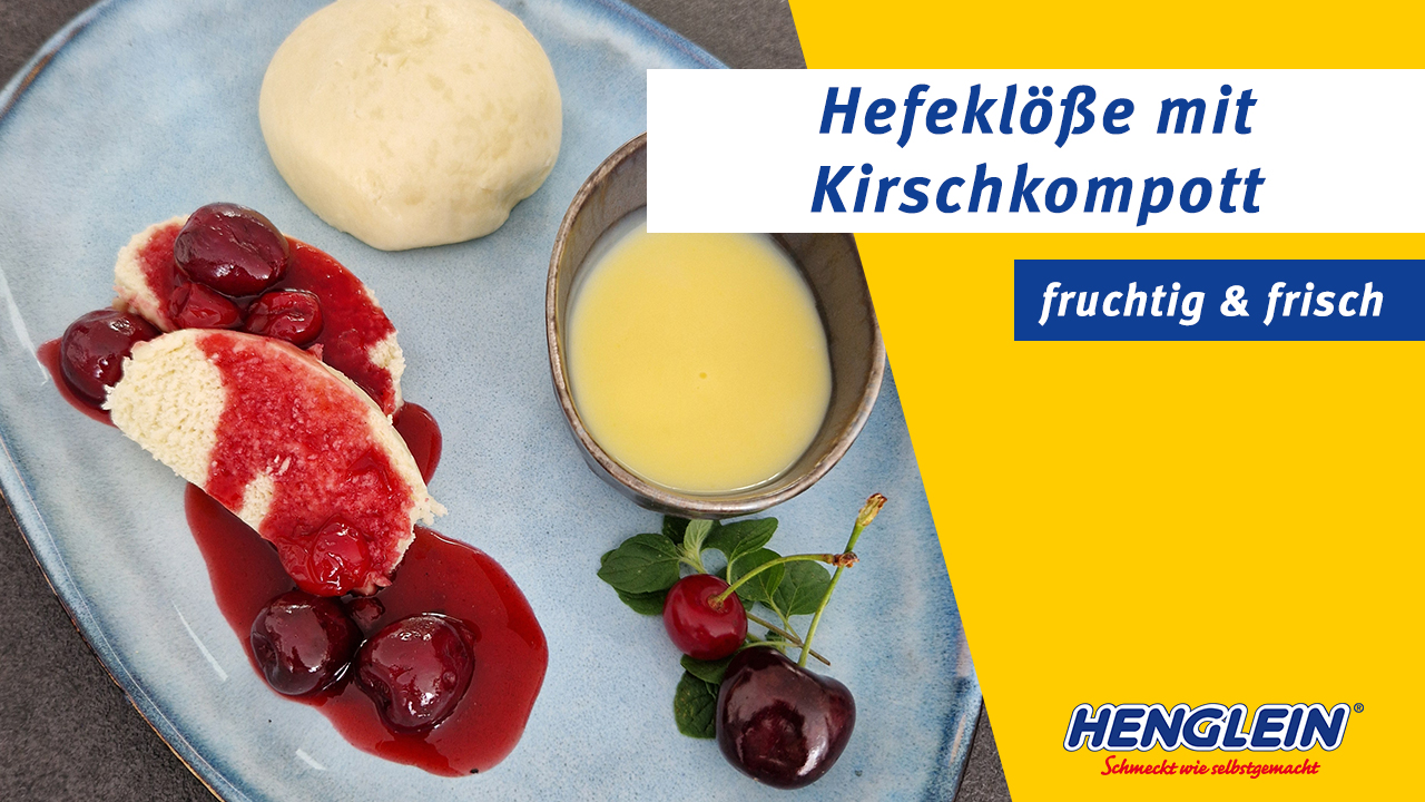 Hefeklöße mit Kirschkompott